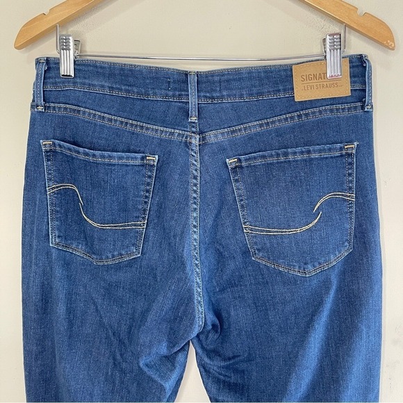 LEVI'S Dark Wash Mid-Rise Capri,‎ Size 10 - Picture 6 of 8